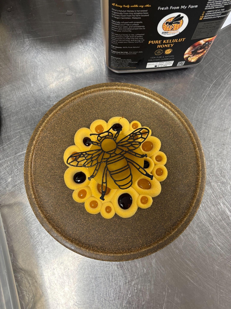 Sweet Bee Pollination — À la Carte by Ming Yee Lim
